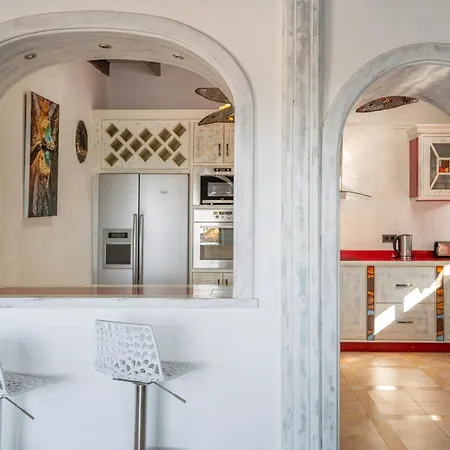 Dafmir Вилла Тиас